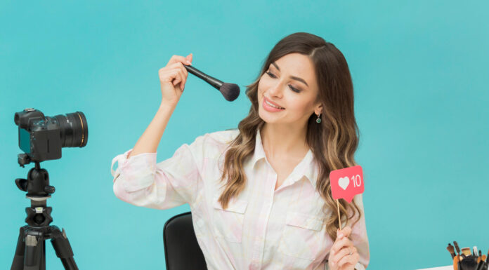 Internet Chicks: Female Influencers in the Digital Age Internet Chicks