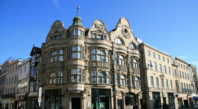 5 Affordable Stores in UK to Buy Clothes Clothes